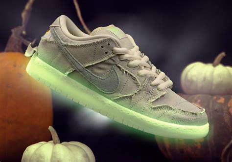 sb dunk low mummy sneakers